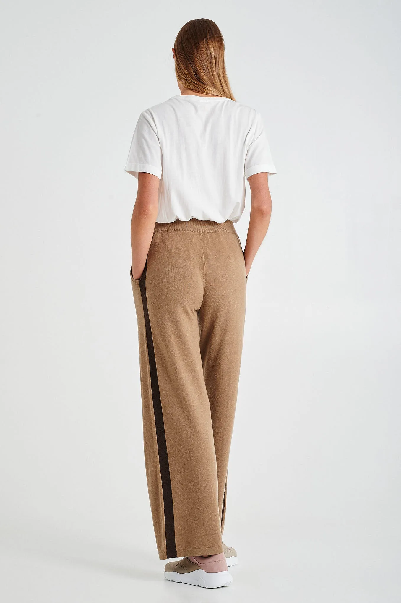 Loose fit knitted trousers